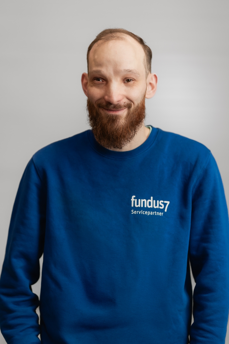 <strong>Andrej</strong><br />Stellv. Lagerleiter<br /><br />T <a href="tel:+492117377680" class="no-link">+49 211 737768-0</a>