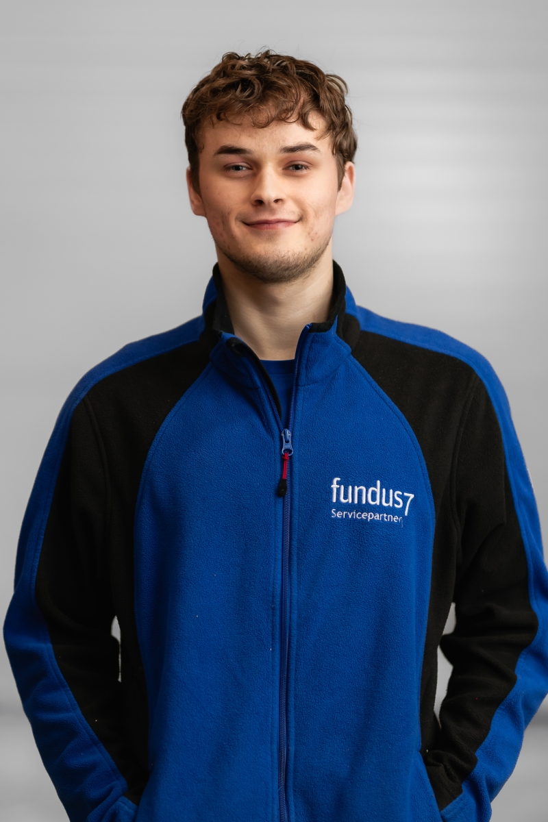 <strong>Erik</strong><br />Auszubildender<br /><br />T <a href="tel:+492117377680" class="no-link">+49 211 737768-0</a>