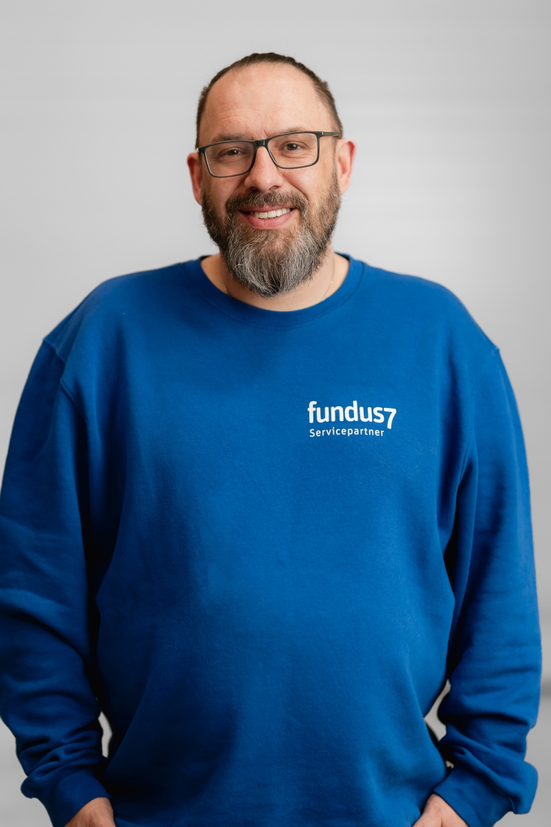 <strong>Jens</strong><br /> Lagerleiter<br /><br />T <a href="tel:+4921173776826" class="no-link">+49 211 737768-26</a><br /><a href="mailto:j.vanboxmer@fundus7.de" class="no-link-color">j.vanboxmer@fundus7.de</a>