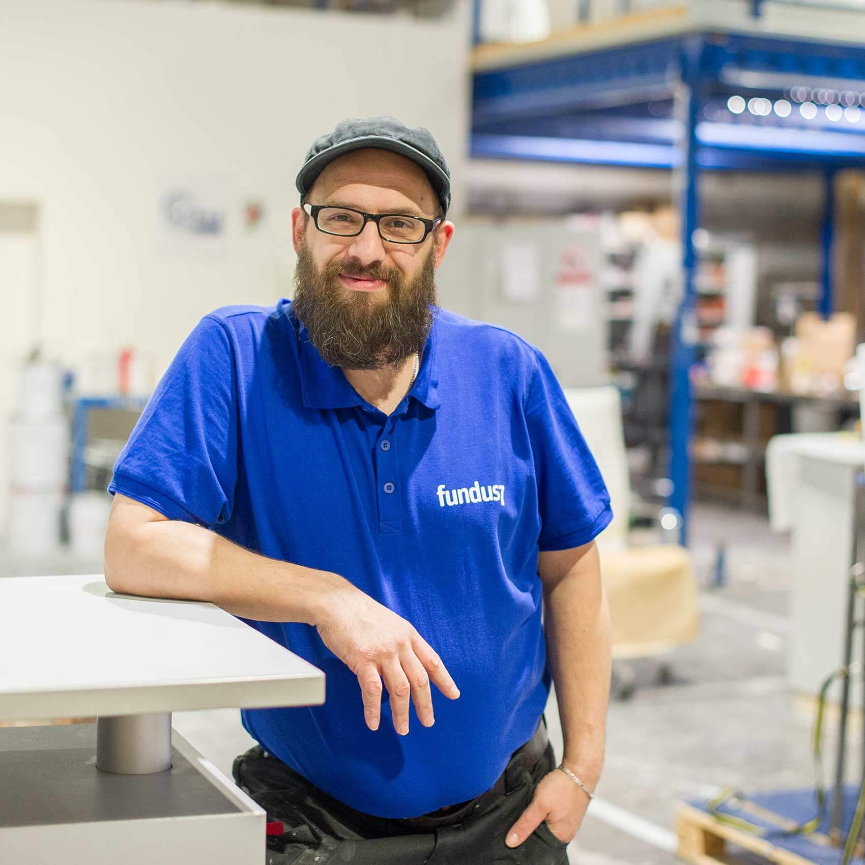 <strong>Jens van Boxmer</strong><br /> Lagerleiter<br /><br />T <a href="tel:+4921173776826" class="no-link">+49 211 737768-26</a><br /><a href="mailto:j.vanboxmer@fundus7.de" class="no-link-color">j.vanboxmer@fundus7.de</a>
