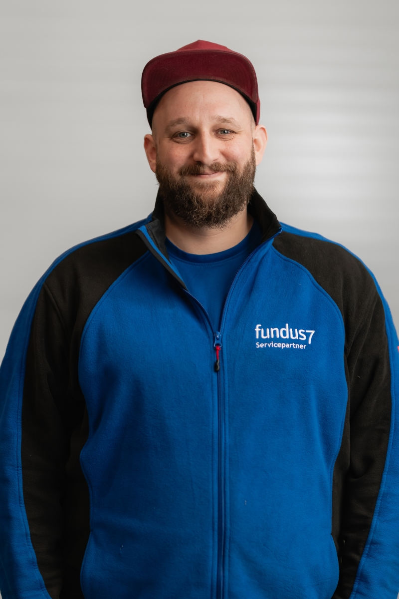 <strong>Michael</strong><br />Logistik / Nachhaltigkeitsbeauftragter<br /><br />T <a href="tel:+4921173776819" class="no-link">+49 211 737768-19</a><br /><a href="mailto:m.kroening@fundus7.de" class="no-link-color">m.kroening@fundus7.de</a>