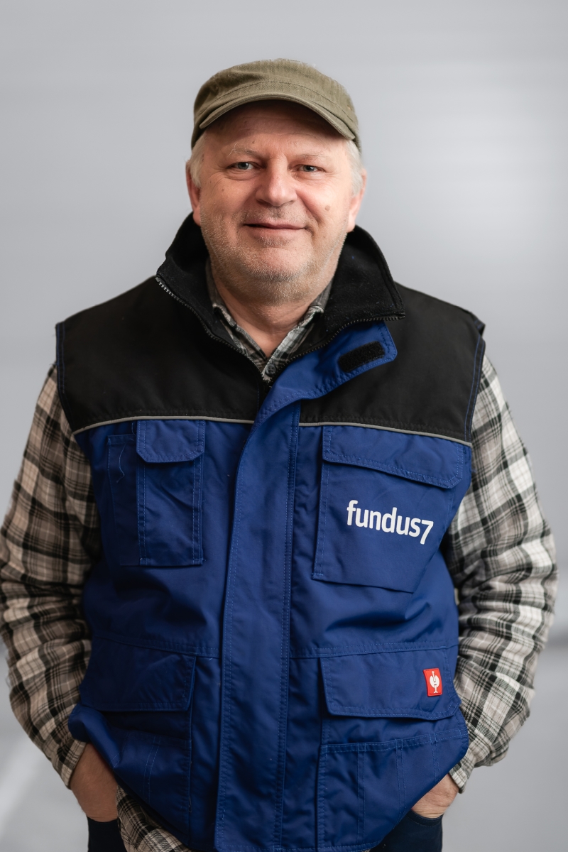 <strong>Michael</strong><br />Staplerfahrer<br /><br />T <a href="tel:+492117377680" class="no-link">+49 211 737768-0</a>