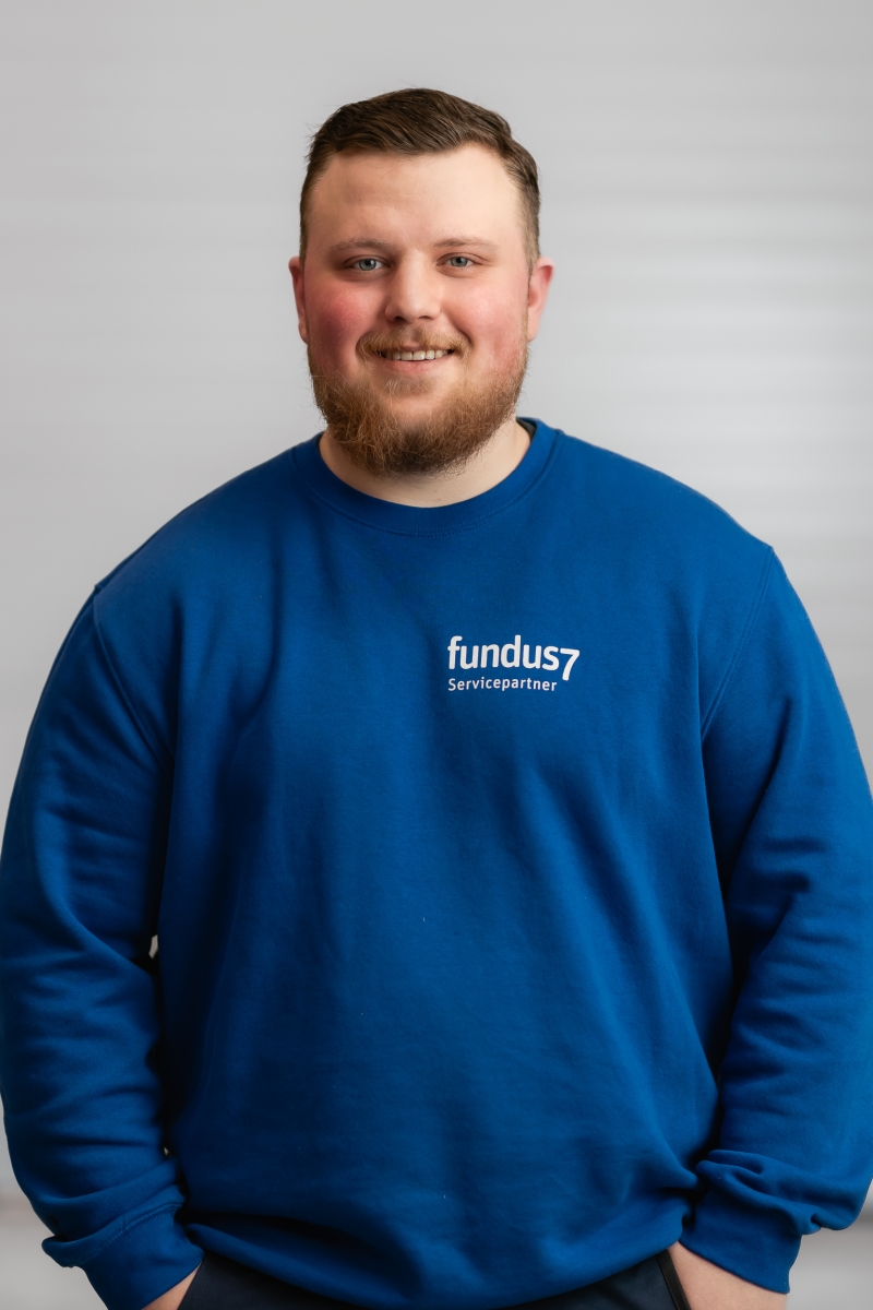 <strong>Pascal</strong><br />Kommissionierung<br /><br />T <a href="tel:+492117377680" class="no-link">+49 211 737768-0</a>